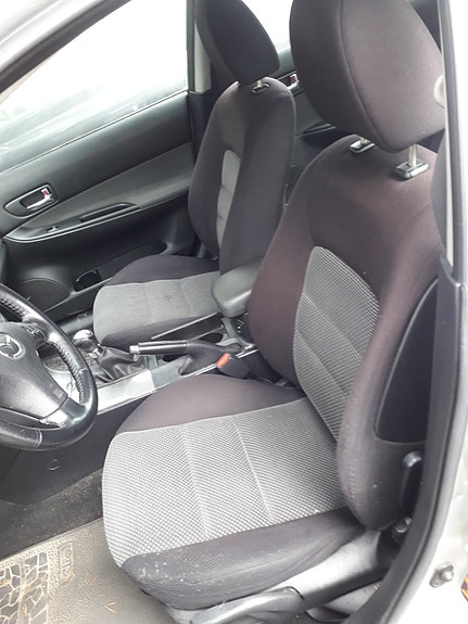 Mazda 6 farmarin 2004 vasen etupenkki