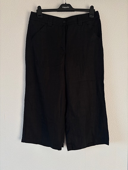 Uusi Kello mustat pellawahousut / culottes, koko 44
