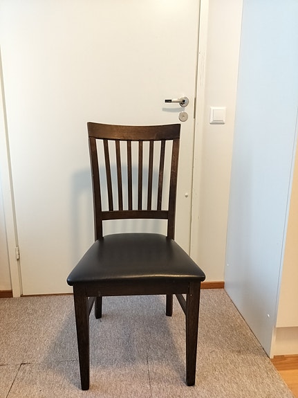 5 kpl ruokapöydän tuolia