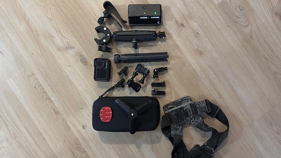 DJI Action 5 actionkamera ja paljon tarvikkeita
