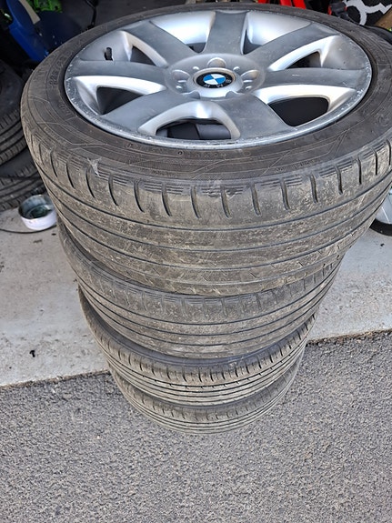 BMW 17" alumiinivanteen renkailla