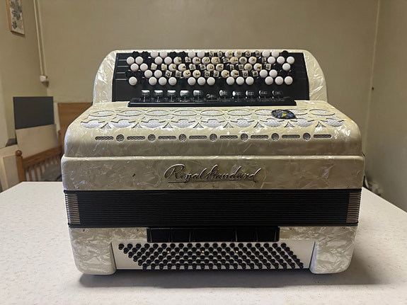 Royal Standard harmonikka valkoinen