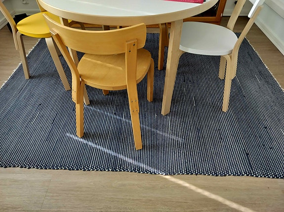 Iso sininen matto
