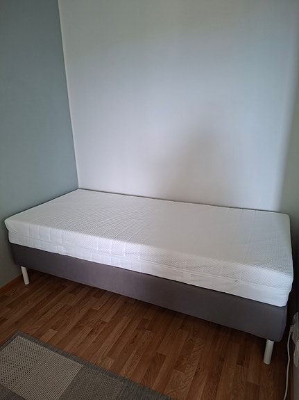 Ikea Espevär sängyn runko ja Åkrehamn -patja
