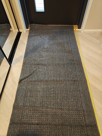 Harmaa käytävämatto n. 80 x 300 cm