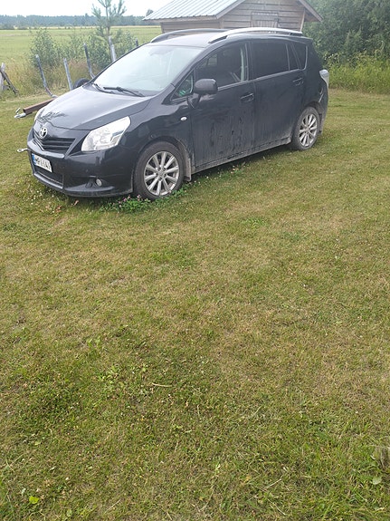 Toyota verso Osina