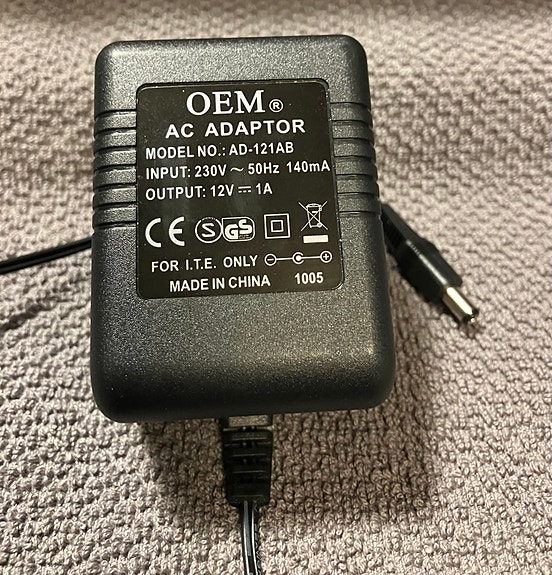OEM AC Adaptor virtalähde 12V / 1A