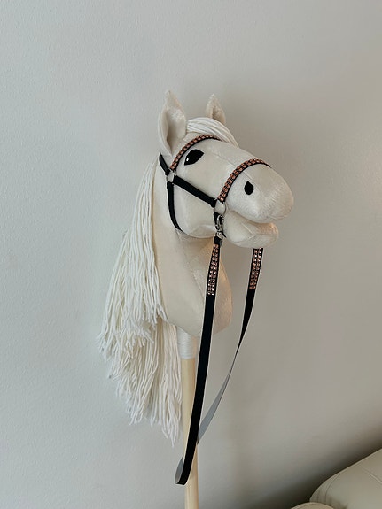 TILAUKSESTA Poni keppihevonen / keppari suitsilla
