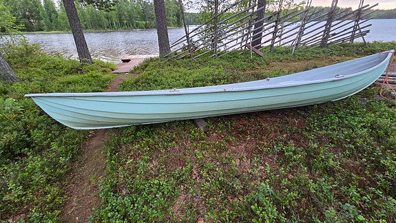 Lasikuituvene ja Evinrude 4 hv perämoottori