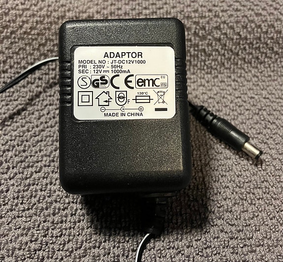 AC/DC Virtalähde 12V / 1000mA