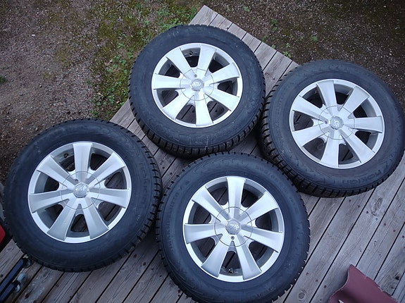 Hyvät Hakkapeliitta 205/65R15 -nastarenkaat aluvanteilla (5x100 ja 5x112)