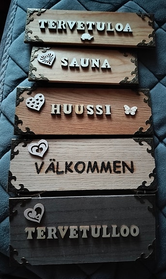 Puiset kyltti- ja ovikyltit sauna, huussi ja välkommen