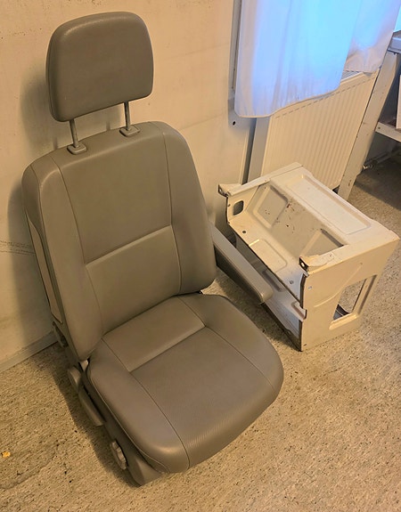 VW Crafter apukuskin penkki