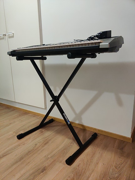 Yamaha PSR-E353 -kosketinsoitin