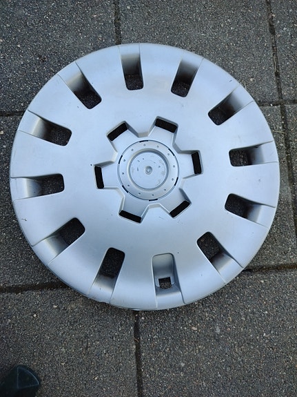 Bmw pölykapseli 16"