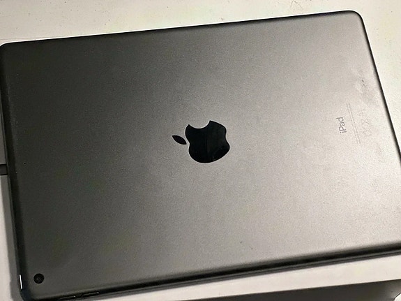 IPad 8 32GB Wifi - TAKUU 12kk musta