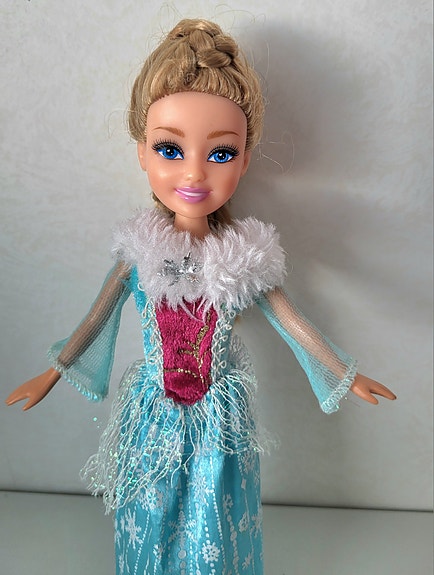 Disney nukke jääprinsessa mekolla