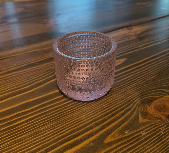 Iittala Kastehelmi tuikkukippo värissä vaalea pinkki