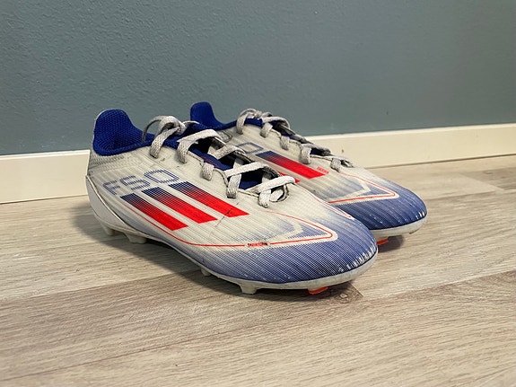 Adidas F50 nappikset 32