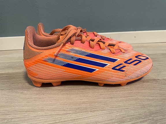 Adidas F50 nappikset 33