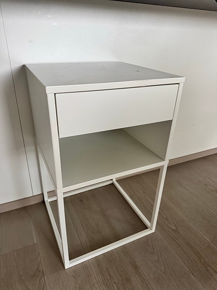IKEA VIKHAMMER -yöpöytä – Valkoinen