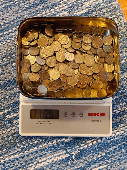 10 pennin kolikoita