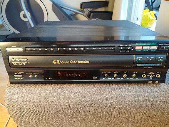 Pioneer CLD-110KVT CD / Video CD /LD Karaoke Player