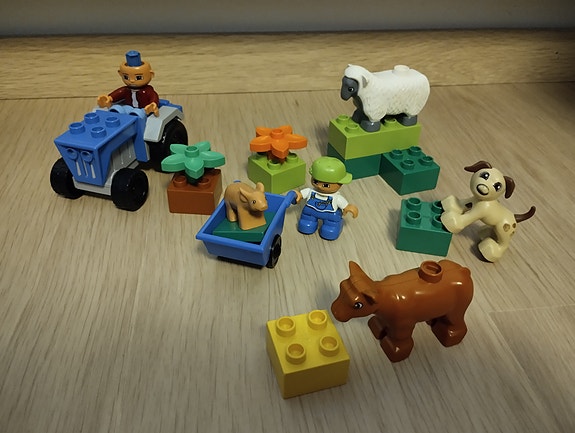 Lego Duplo 4969 ja 4972 maatila-aihe