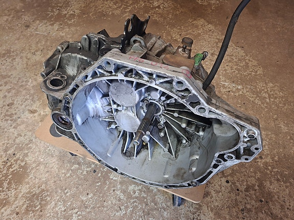 Renault Trafic 2,5 cdti PF6 vaihteisto