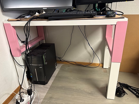 IKEA lasten kirjoituspöytä valkoinen/vaaleanpunainen