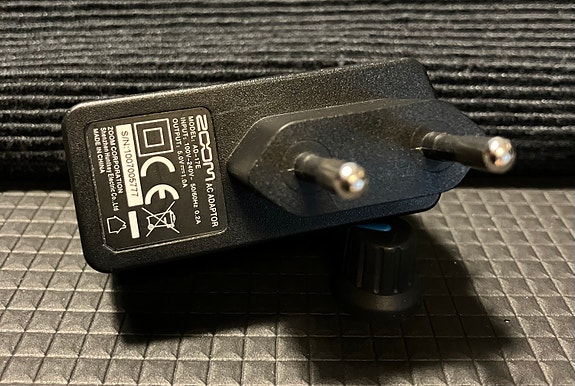 ZOOM AD-17E USB virtalähde 5.0V / 1.0A