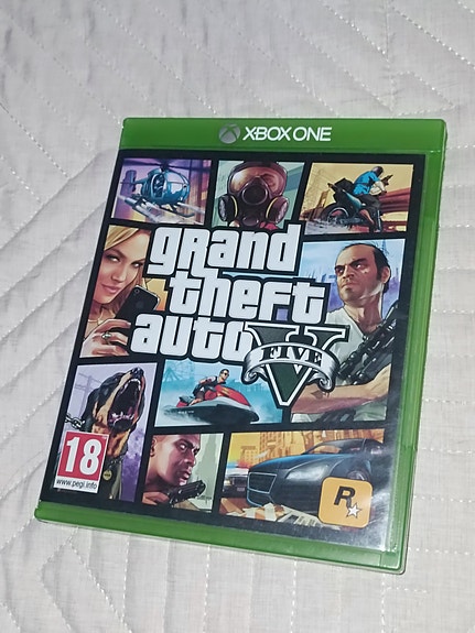 Xbox One Grand Theft Auto V peli