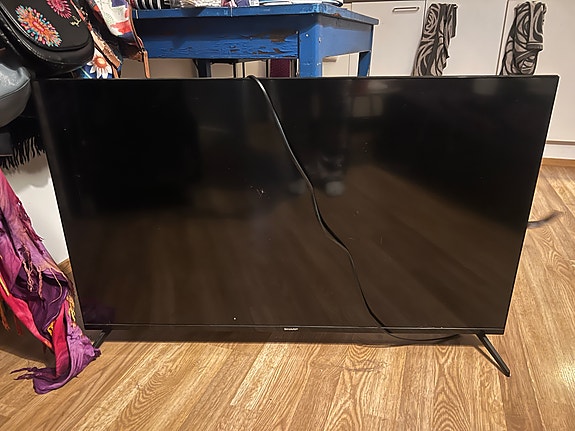 TARJOA! KORJATTAVAKSI Sharp 43GL4460E 43" LED TV