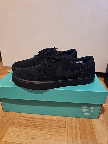 Nike sb portmore 2 solar kengät koko 40