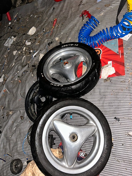 Siitä hienot Yamaha neos vanteet renkailla