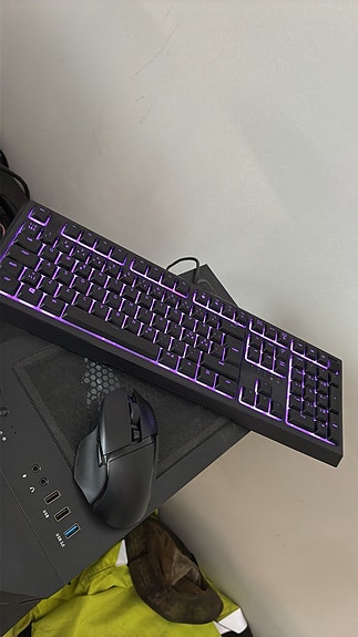 Razer ornatav2 sekä razer badilidk hyperspeed