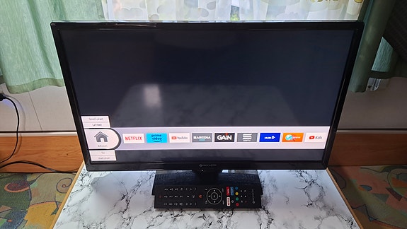 12 v Procaster 22" televisio HDMI- ja VGA-liitännöillä