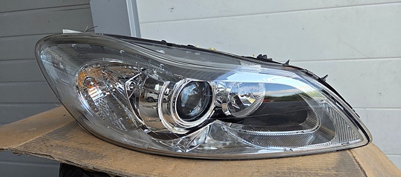 Volvo C30 2010-13 Oikea Xenon ajovalo