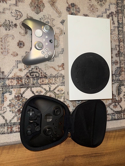Microsoft Xbox Series S ja Elite ohjain