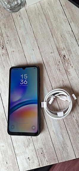 Samsung Galaxy A05s (64 GB) puhelin – Erittäin siisti!