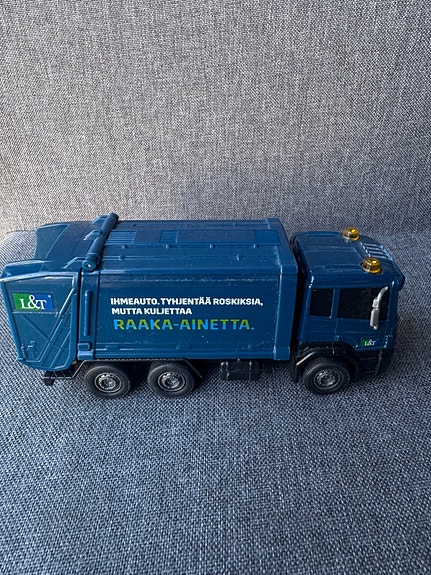 Sininen L&T leluroska-auto