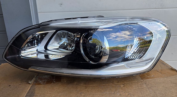 Volvo XC60 2014-17 Bi-xenon, vasen ajovalo