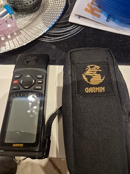Garmin käsikäyttöinen GPS-laite