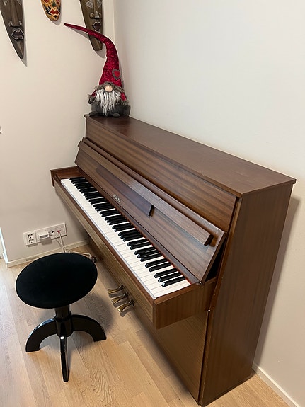 Pystypiano ruskea