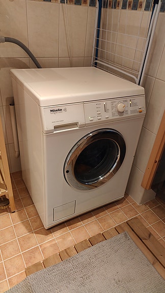 Miele edestä täytettävä pesukone softtronic W2123