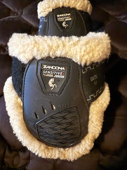 Zandona Sensitive+ Junior suojat koko M