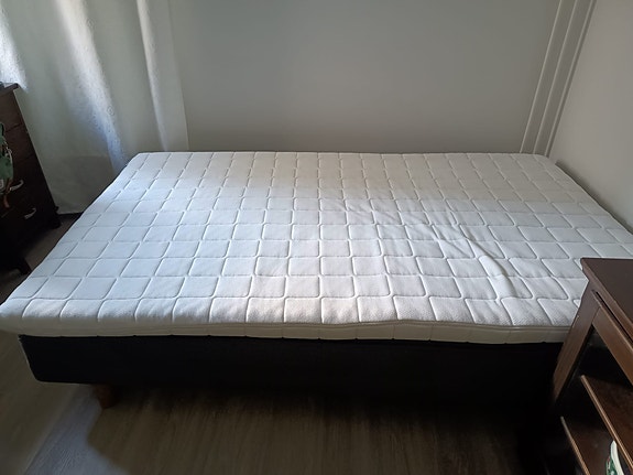 Runkopatjasänky 120cm sijauspatjalla