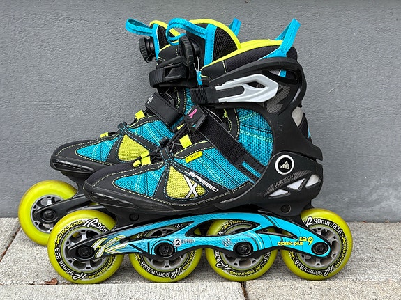 K2 VO2 90 Speed Boa -rullaluistimet, suojavarusteet ja kantolaukku