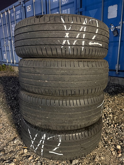 Renkaat 235/55/18 Pirelli 4 kpl 6 mm
