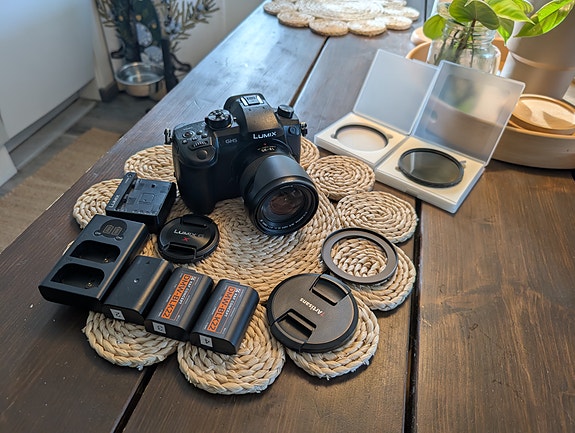 Panasonic Lumix DC-GH5 ja Lumix 12-35mm F2.8 + Tarvikkeet